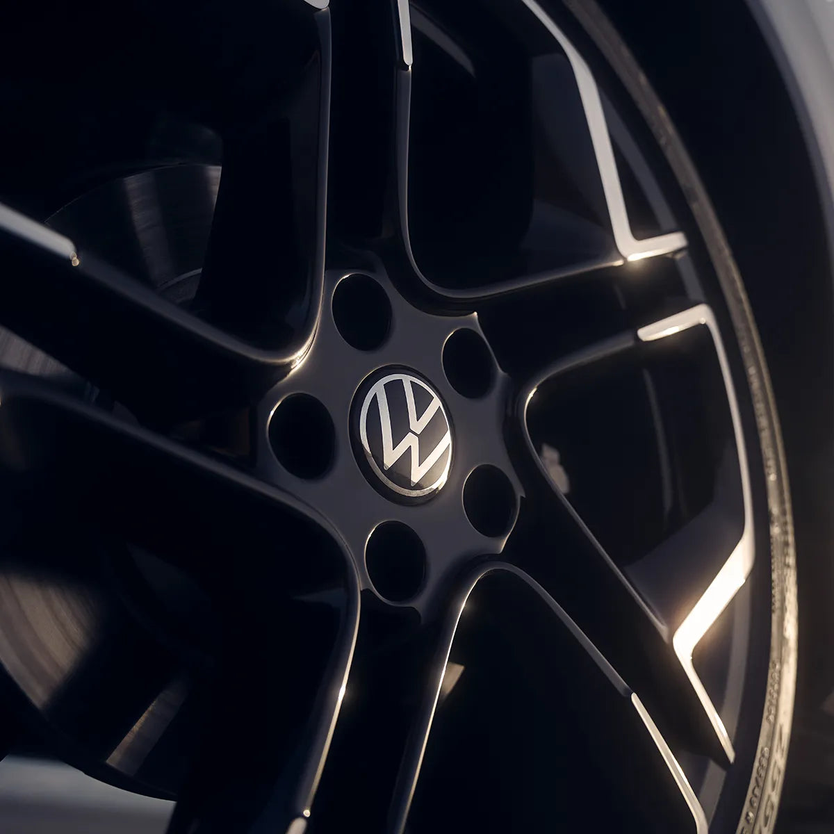 VW Dynamische Nabenkappen, Passat IX (B9), T-Roc II, Tiguan III , 4 Stück, Felgendeckel, Abdeckung, 10A071213AA