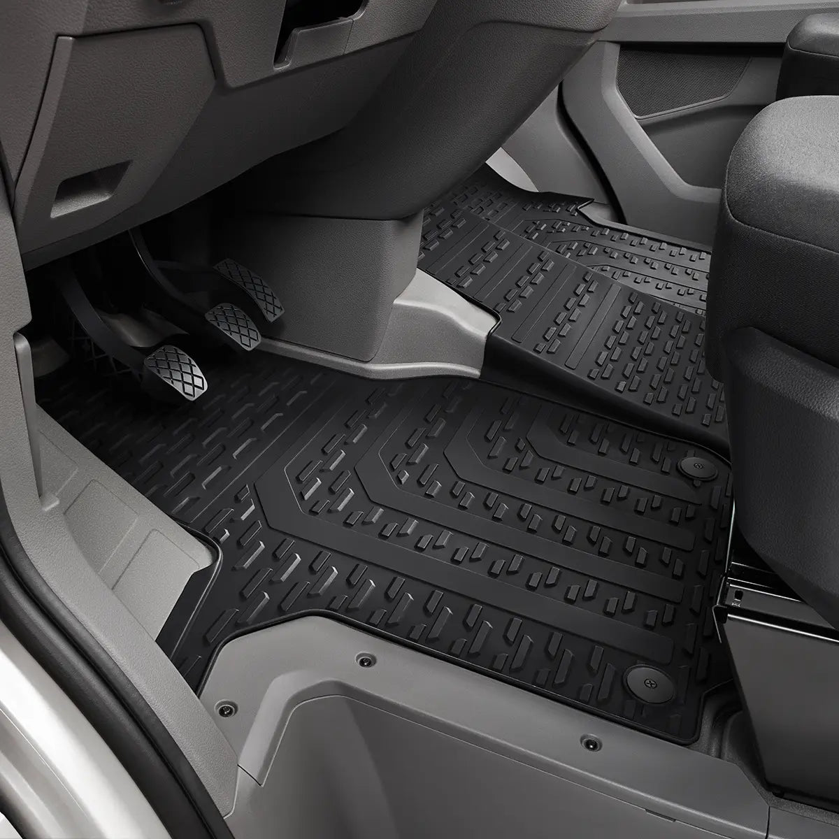 VW Crafter Gummimatten vorne, 3-teilig mit Mittelteil, im Fahrerhaus eingelegt, Titanschwarz, 7C1061502A82V
