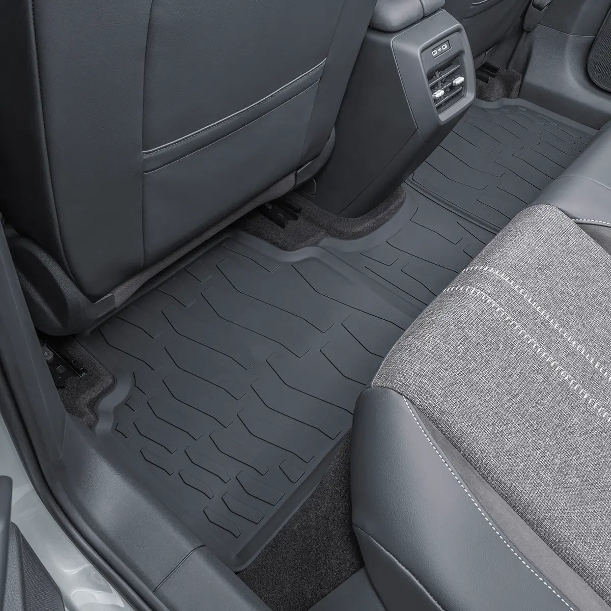 VW ID.3 Gummifußmatten in der zweiten Sitzreihe im Fond montiert, 10B06150082V