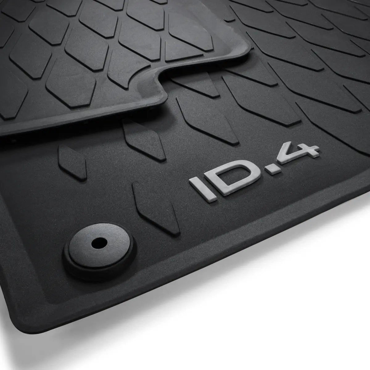 VW ID.4 Gummimatte Detail mit Schriftzug und Befestigungspunkt, 11B06150282V