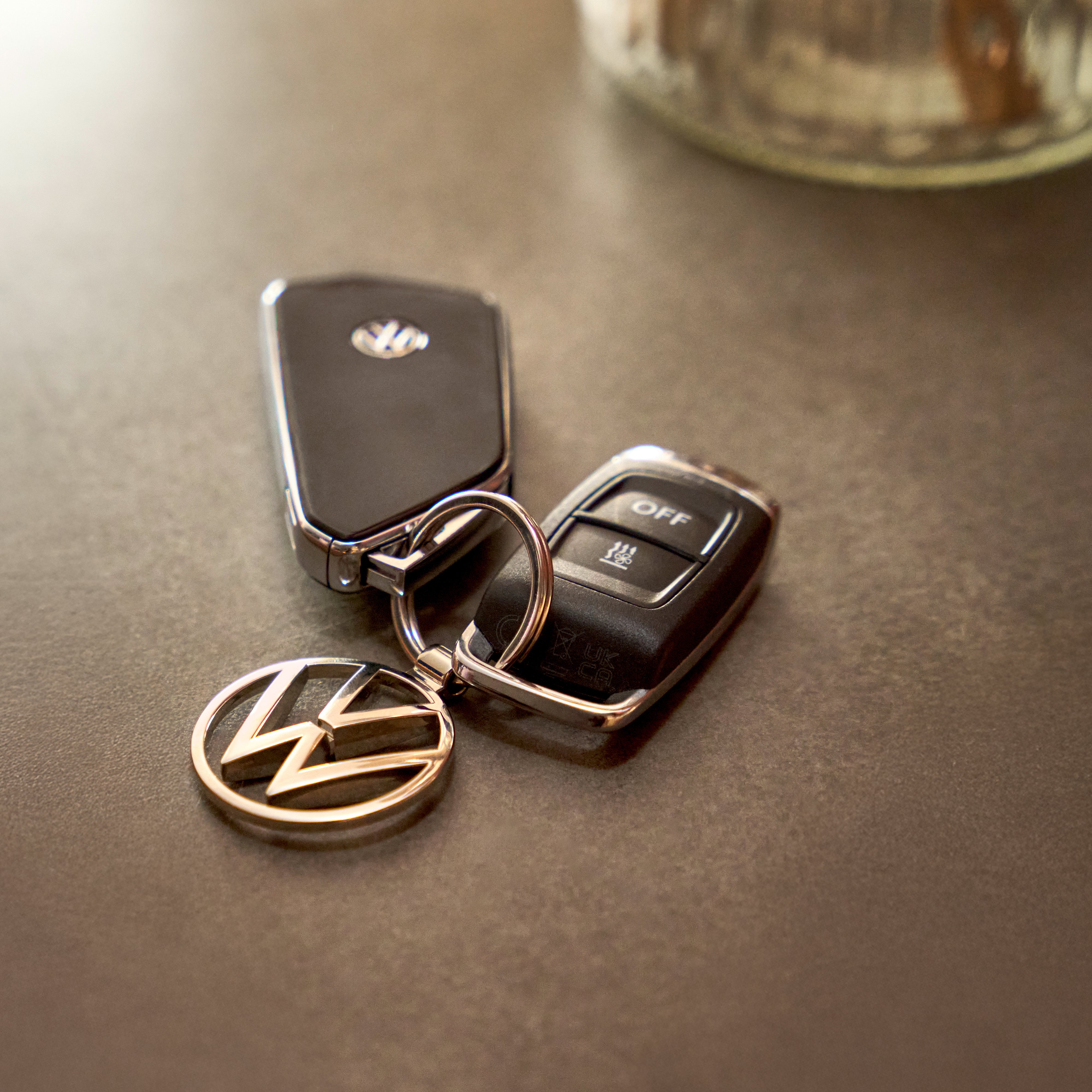 VW Schlüsselanhänger, Anhänger mit neuem VW Logo, 38mm Ø, 000087010BN