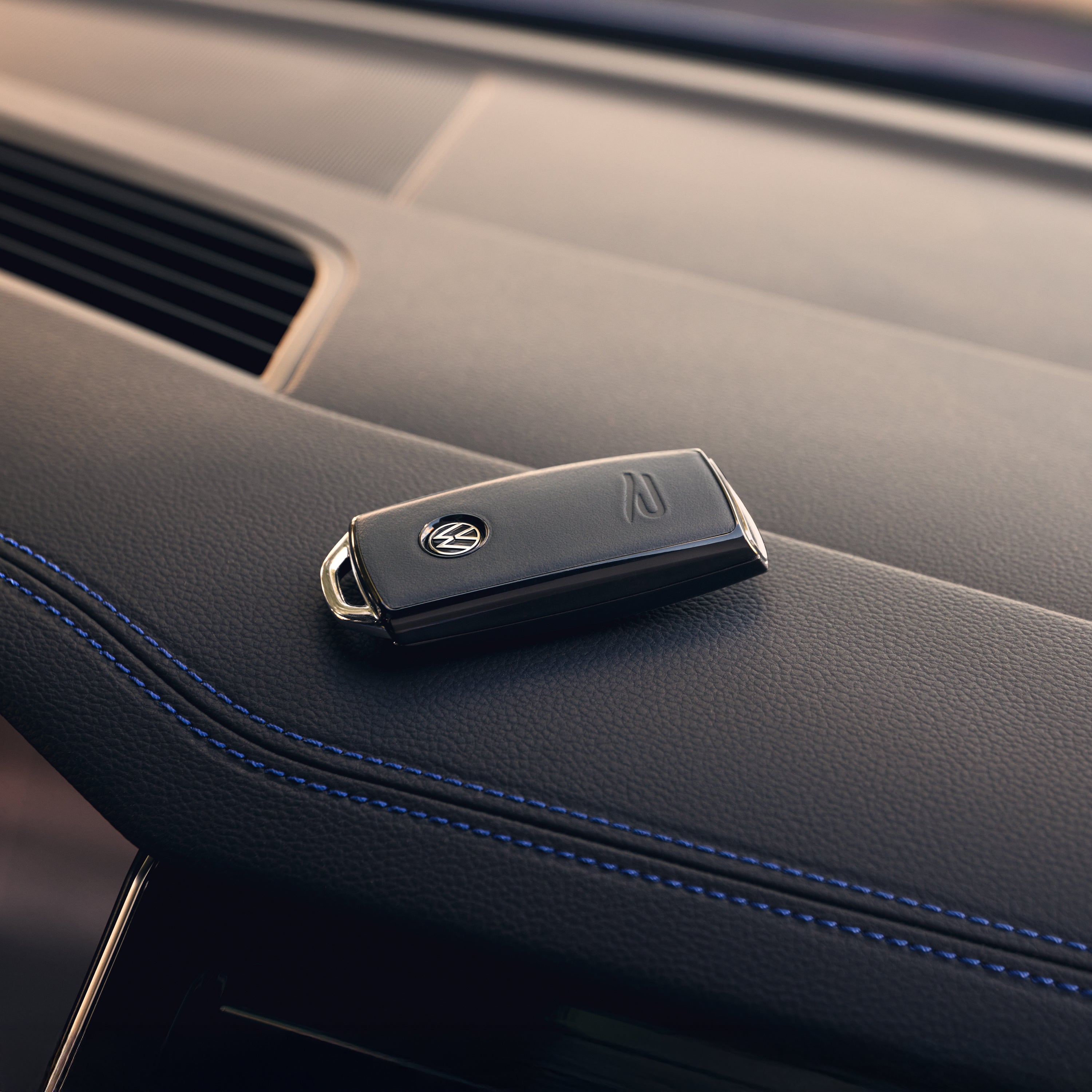 Volkswagen Touareg III R Schlüsselkappe, Batterieabdeckung, schwarz, 760959893 VGN