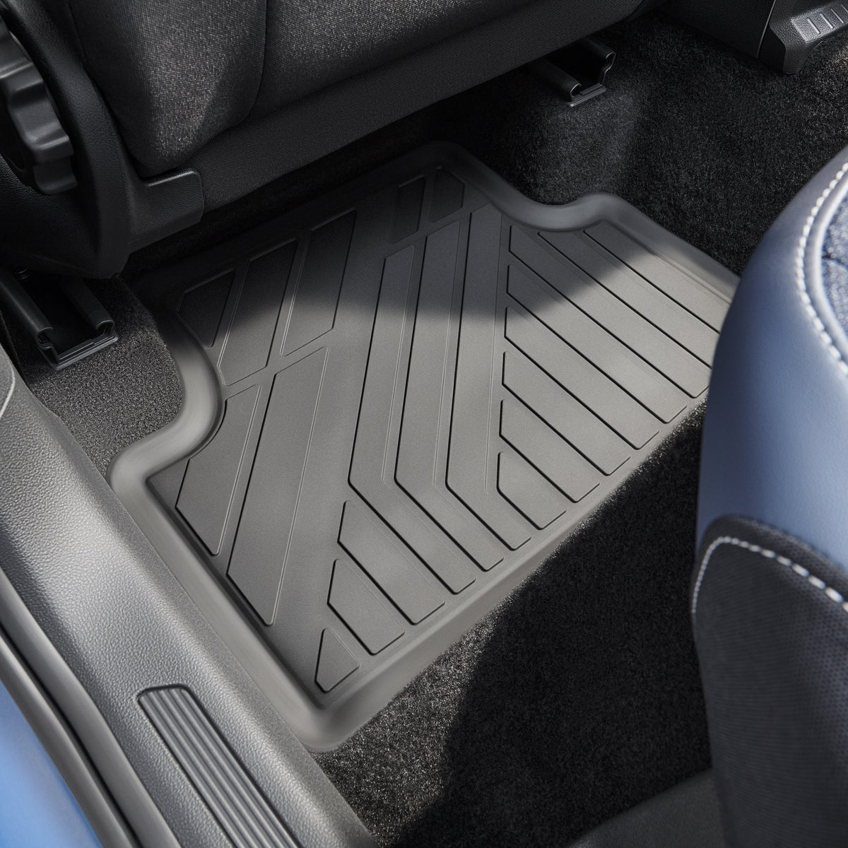 VW T-Cross Gummimatte im hinteren Fußraum hinter dem Vordersitz montiert, 2GM06150082V