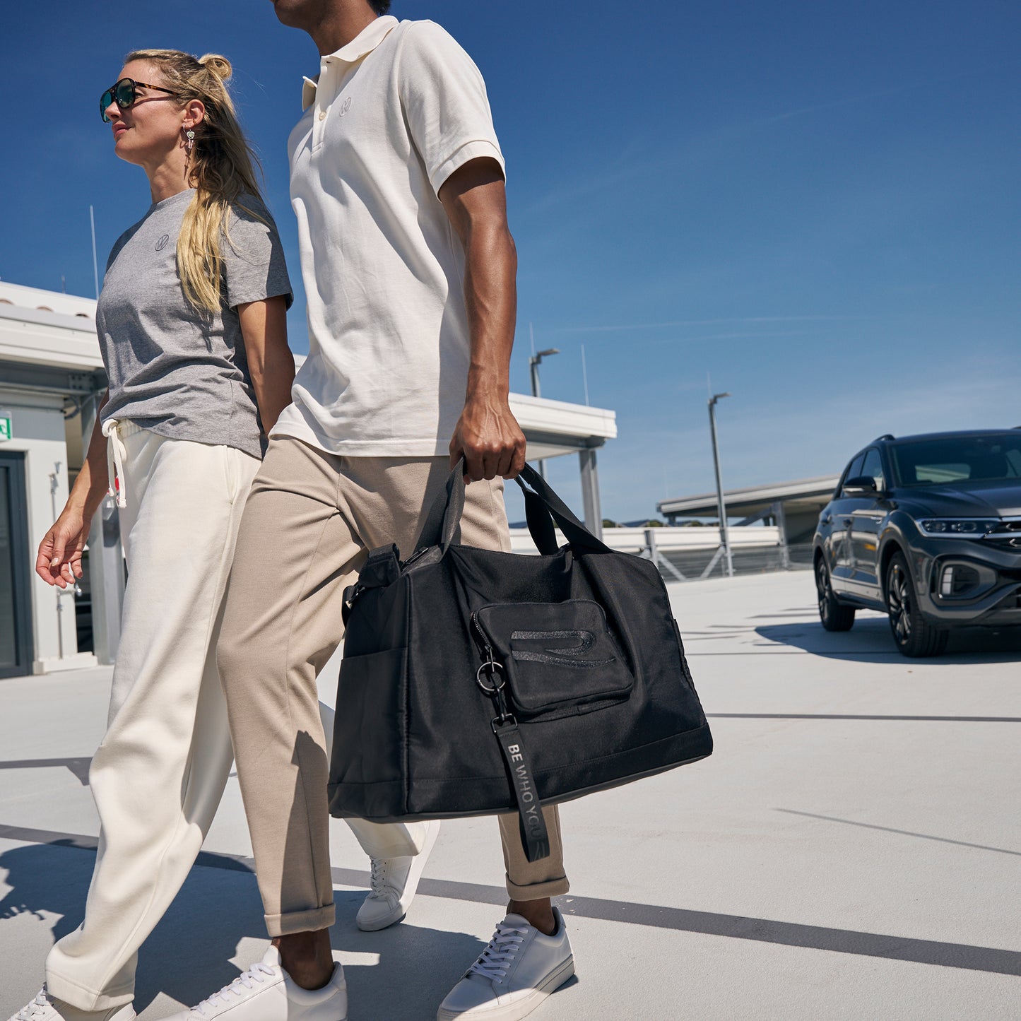 VW R Welcome Package Black Edition – Weekender & Schlüsselanhänger 5HG087700