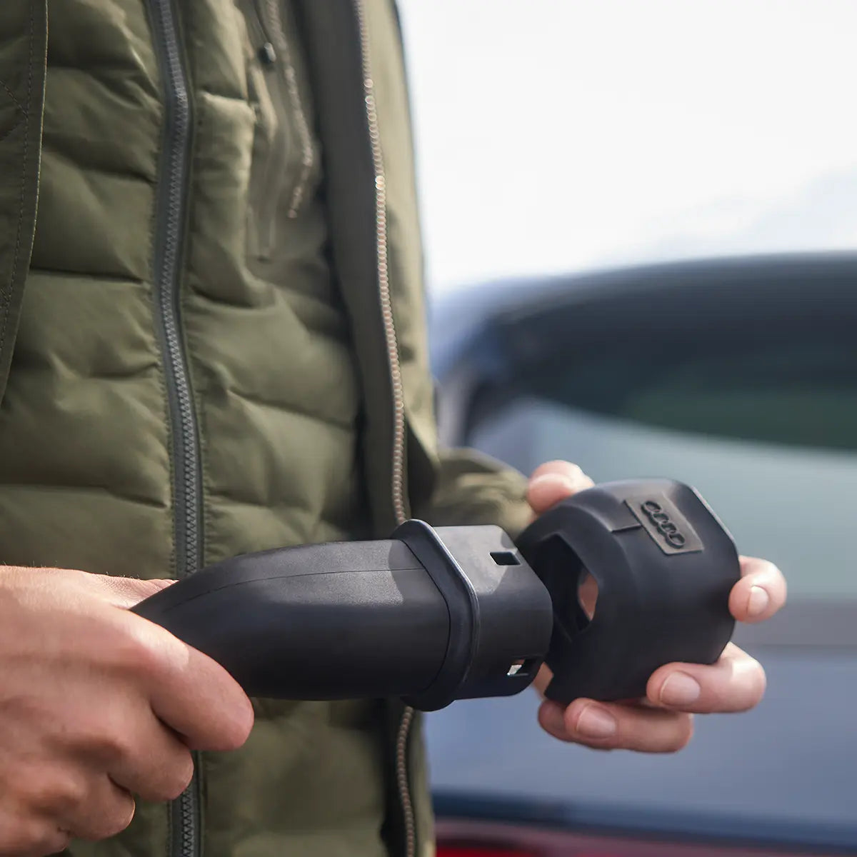 Audi Gefrierschutz-Abdeckung für Typ2 Stecker, Schutzkappe mit Audi Ringen, Ladestecker-Frostschutz, 85H054410