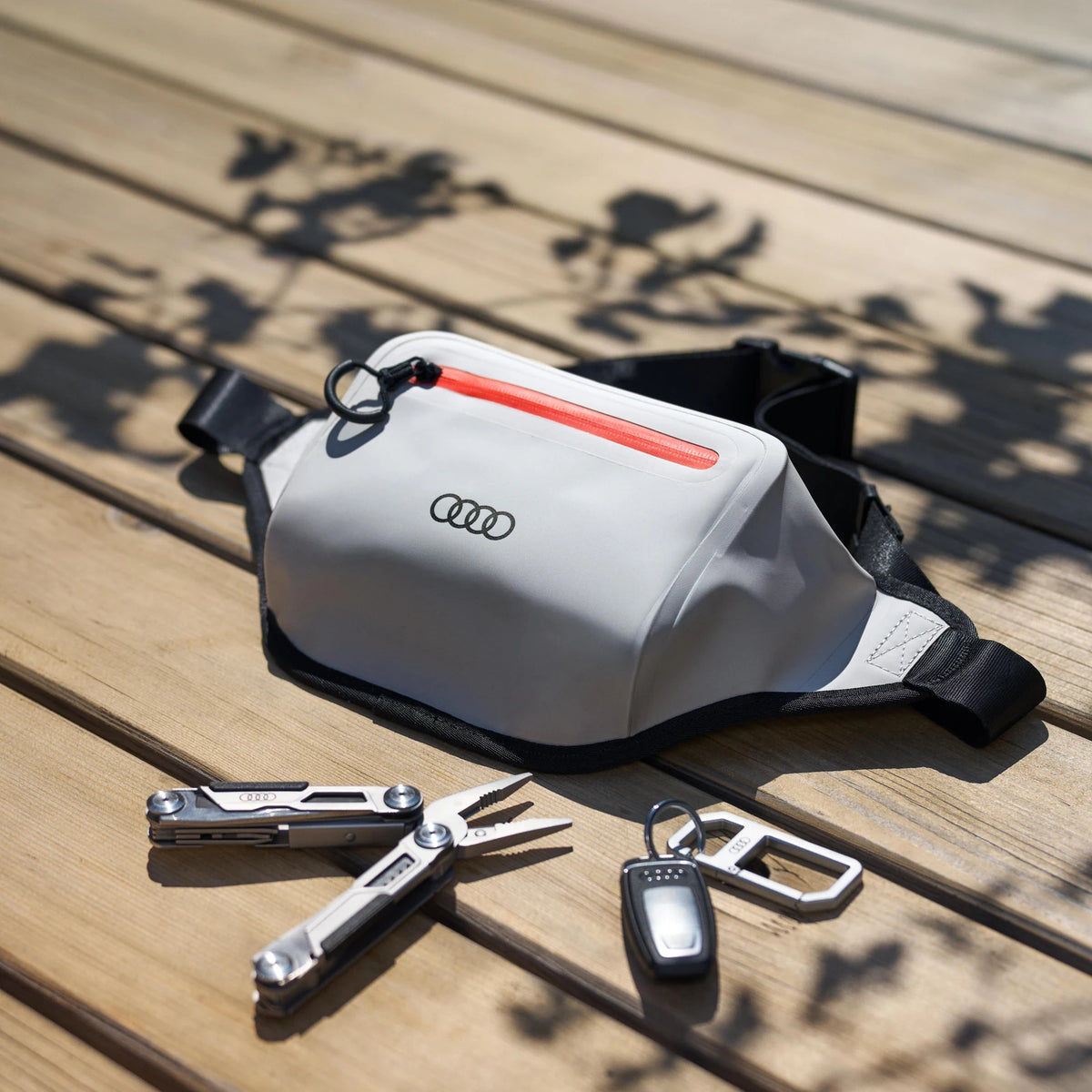 Audi Schlüsselanhänger Karabiner, silber – Anwendungsbild 1