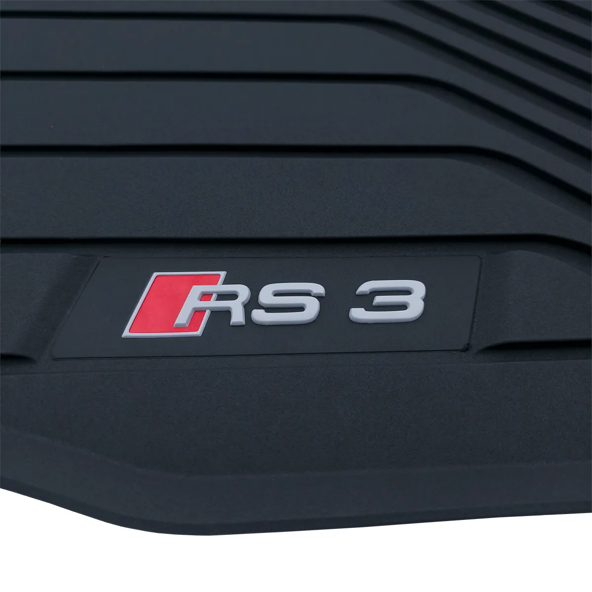 Audi RS3 Gummimatten Detail: rutschhemmende Noppen und 2-Punkt-Befestigung, 8Y1061221B041