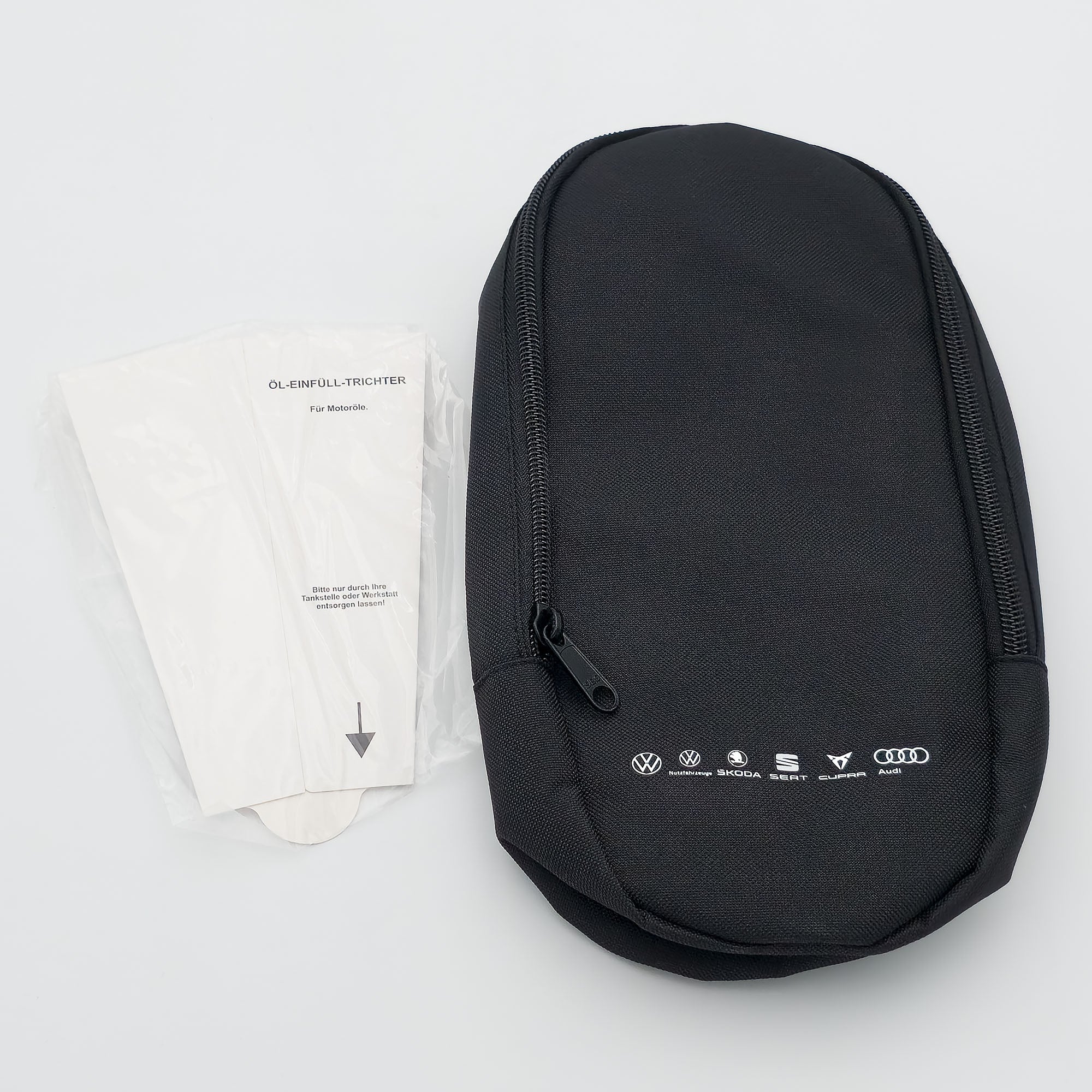Volkswagen Öltasche für 1L Flaschen, mit 6 Marken Design, inkl. Trichter