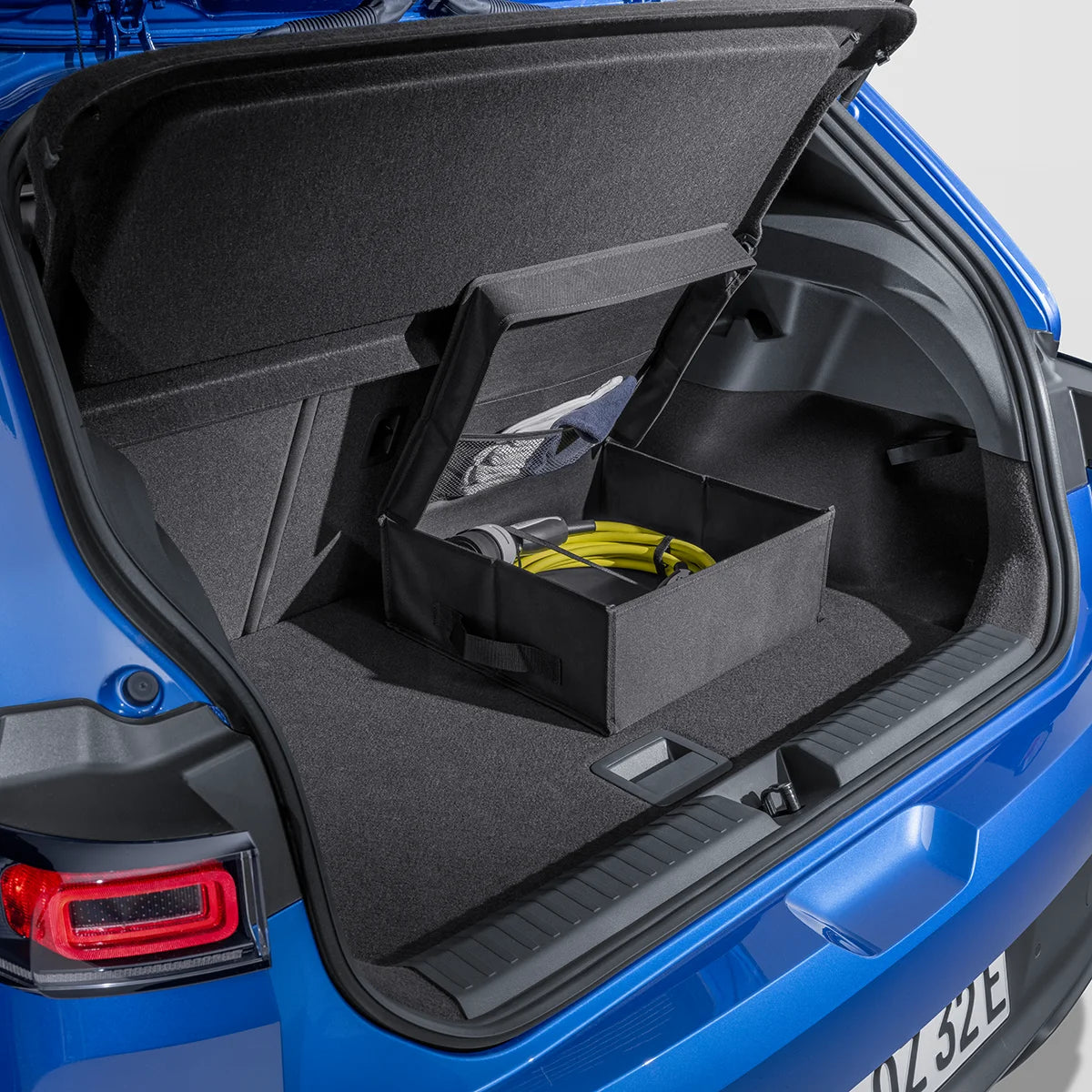 VW Faltbox für E-Ladekabel im Kofferraum eines VW ID. Polo, 000054410A