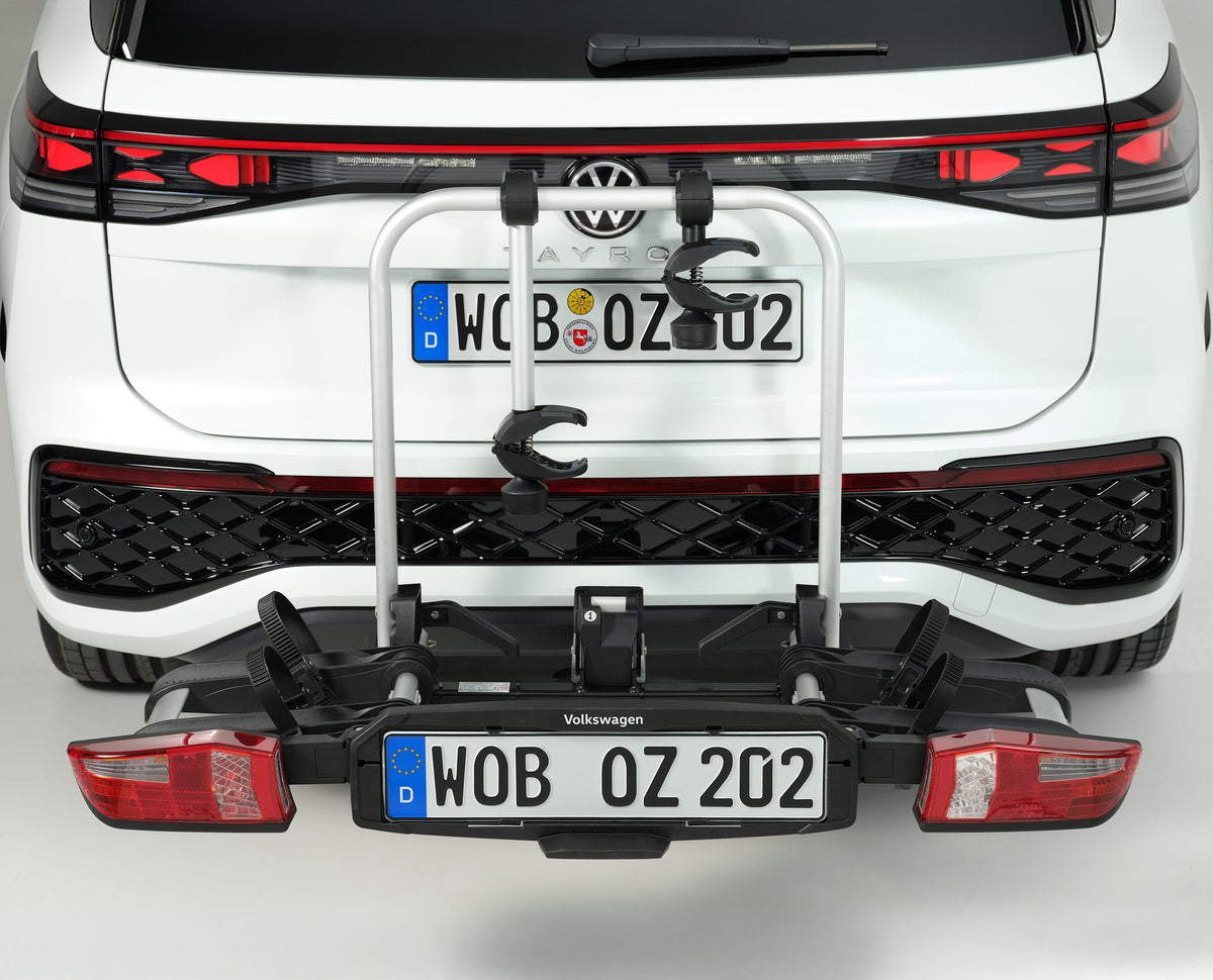 VW Fahrradträger Premium ohne Fahrrad an der Anhängerkupplung des VW Tayron montiert, 000071105T