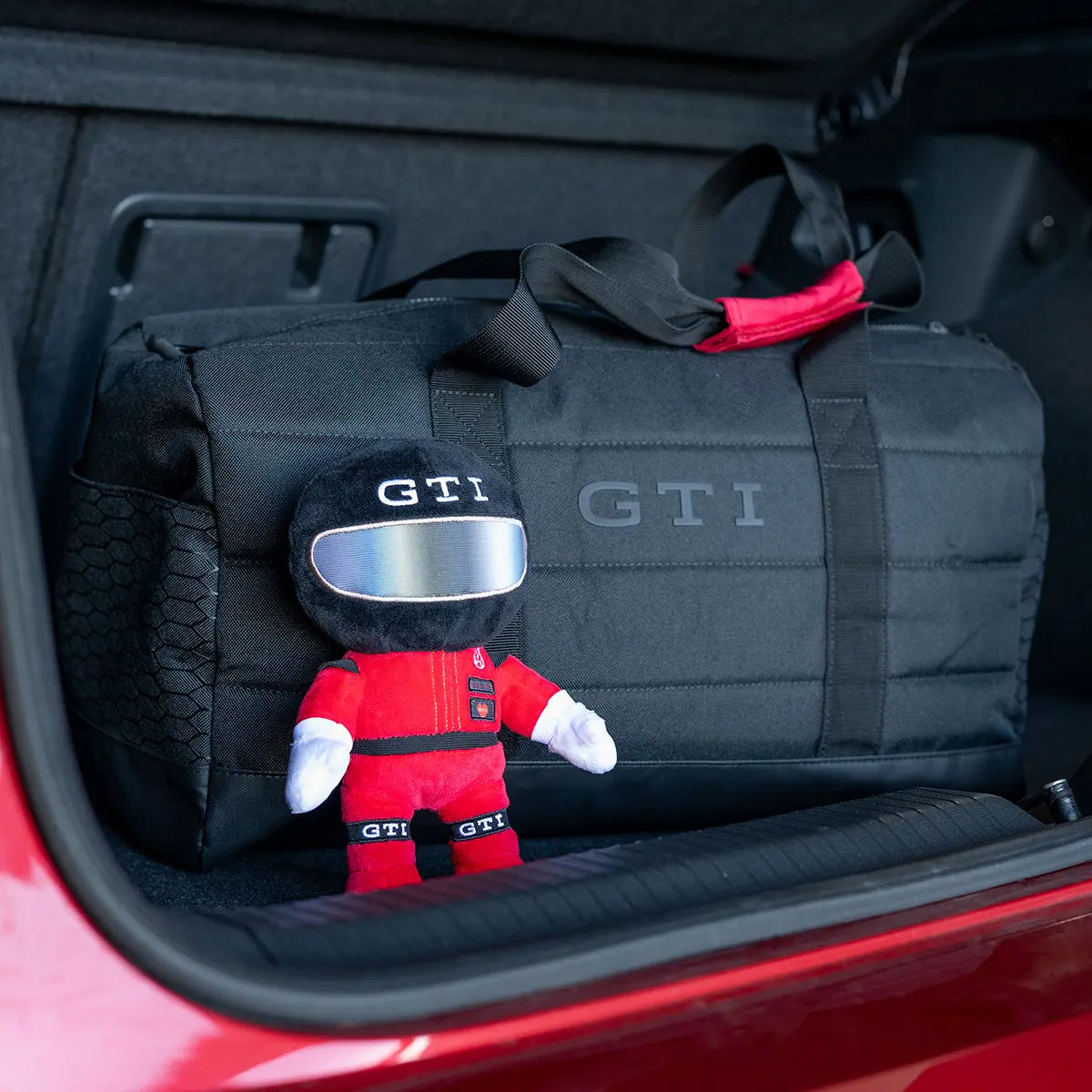 VW GTI Plüschfigur Jacky 3A5087576, Rot Schwarz mit Helm, Plüschtier, Stofftier, Kuscheltier