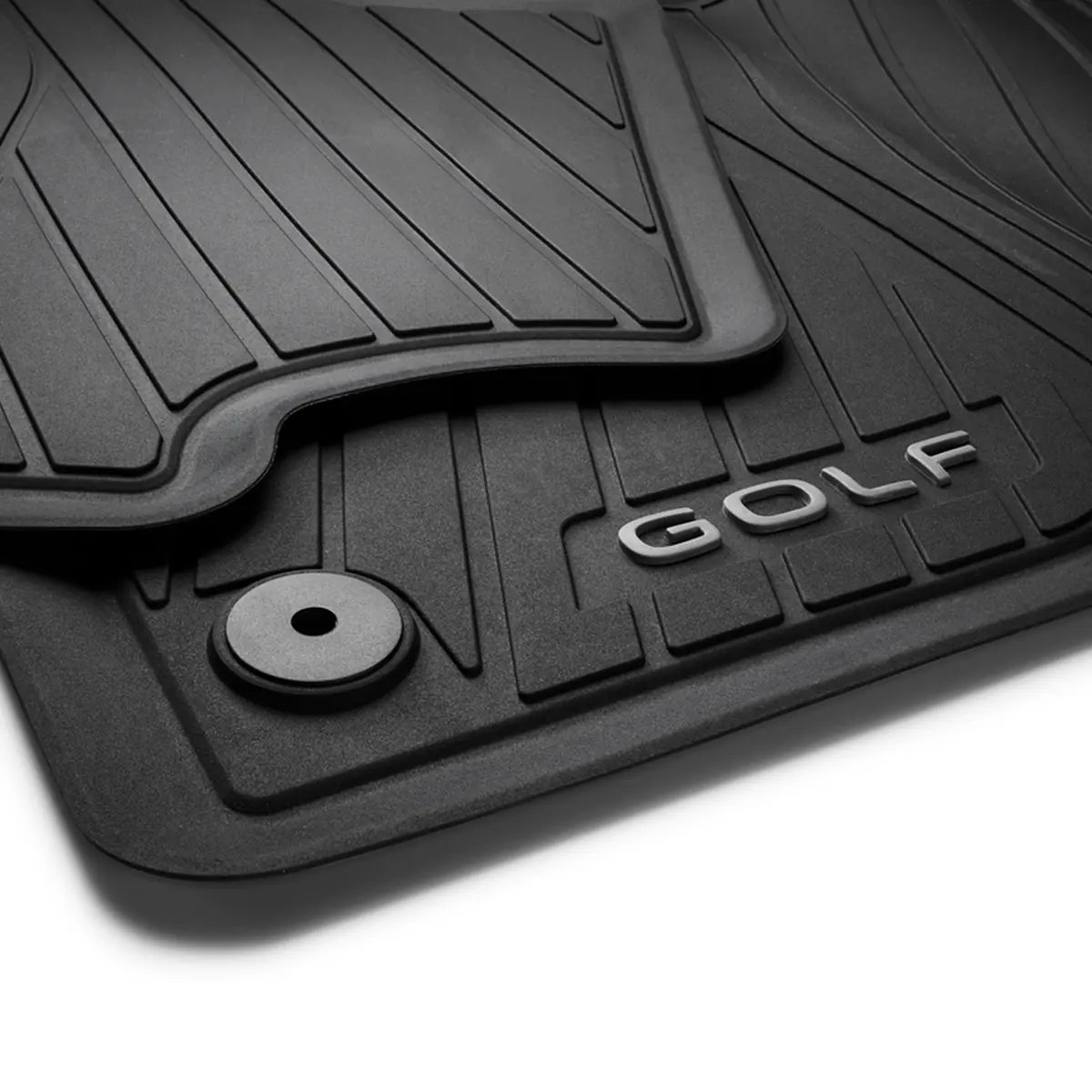 VW Golf 8 Gummimatte Detail mit Schriftzug und Befestigungspunkt, 5H106150282V