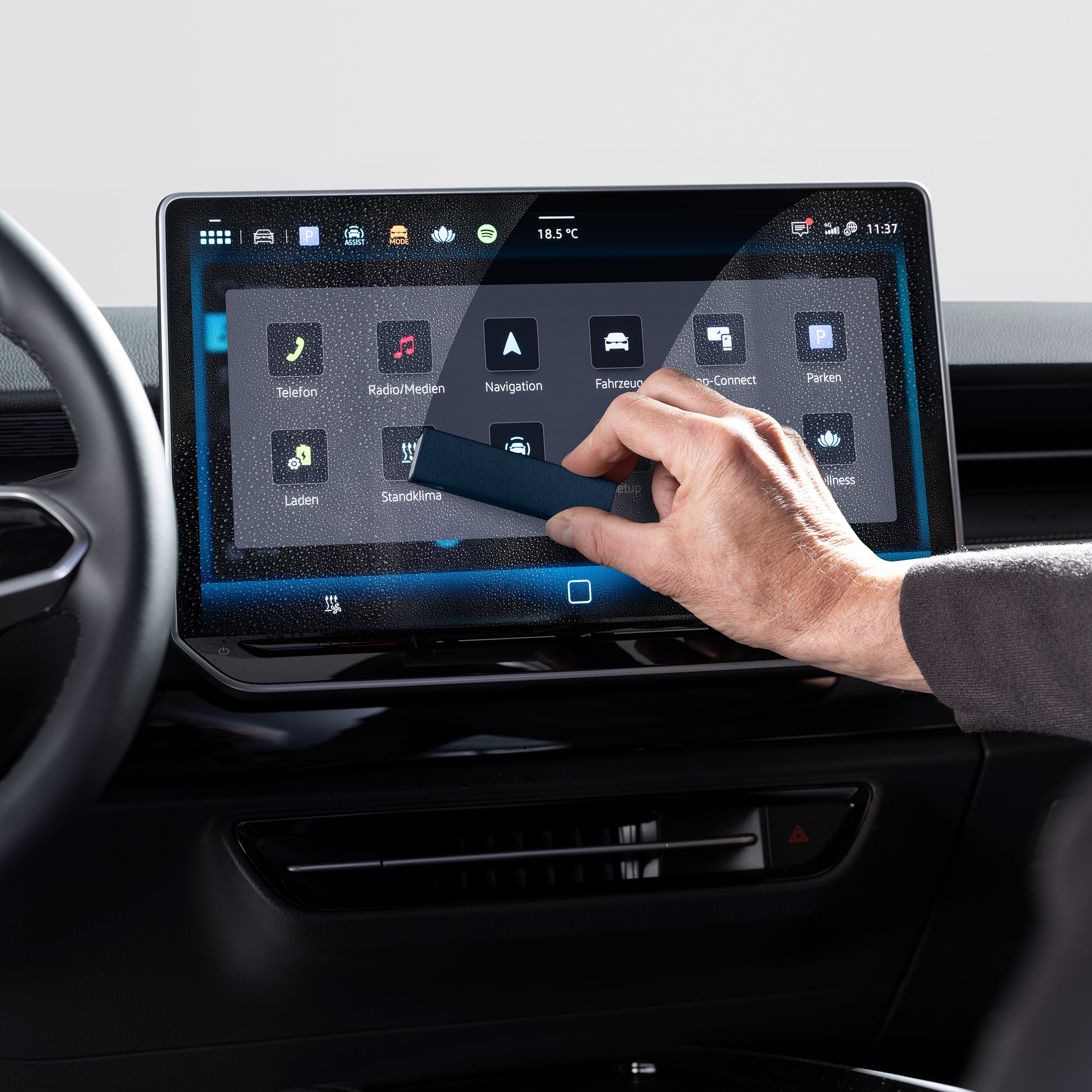 VW original 2-in-1 display cleaner blue, touchscreen cleaning spray with microfiber case, refillable, 000096311AD530