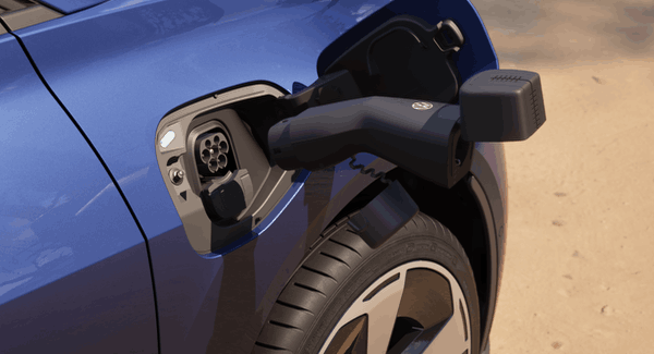 Animierte Ansicht des PowerSocket Adapters am Ladeanschluss eines blauen VW ID, 000054412BS